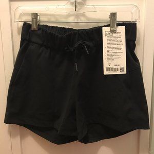 Lululemon On the Fly Shorts Black 2.5" sz 4 (XS-S)